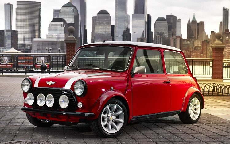 The classic Mini returns with electric drive and 120 hp