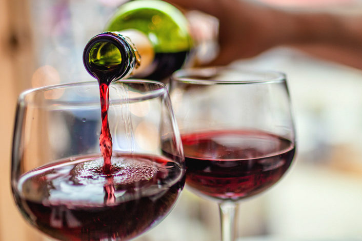 Medical experts explains how to properly drink red wine and solve all your arthritis problems with ease