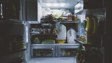University of Melbourne professor explains how dangerous and unhealthy is to re-heat food in plastic containers